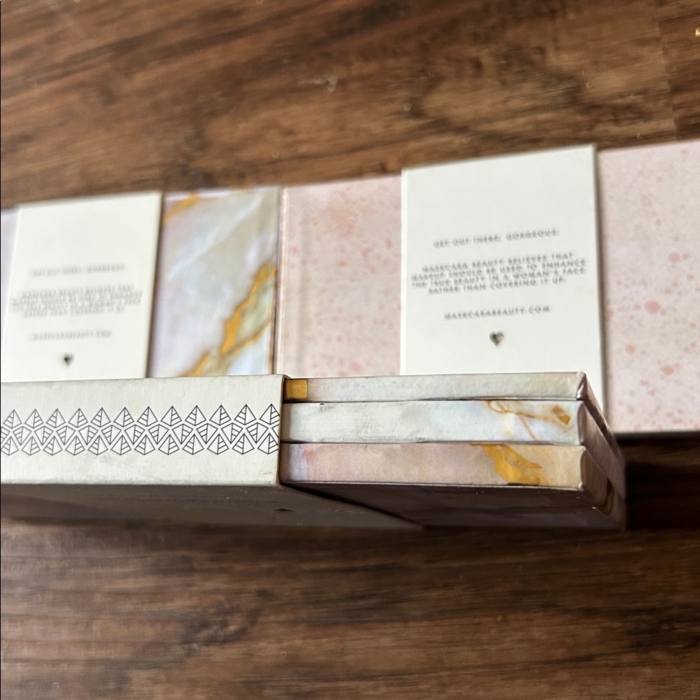 Brand New Maskcara (SEINT) Palettes LOT‎ OF 3-
Two different sizes EMPTY - Picture 4 of 6